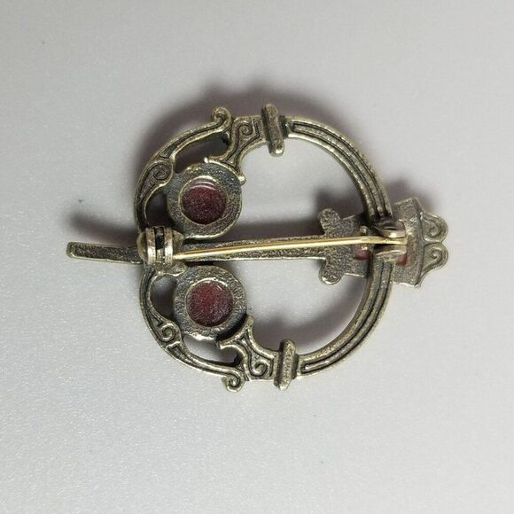 Vintage Celtic Style Red Cabochon Brooch, Kilt Shawl Scarf Lapel Pin, Estate - Picture 3 of 6